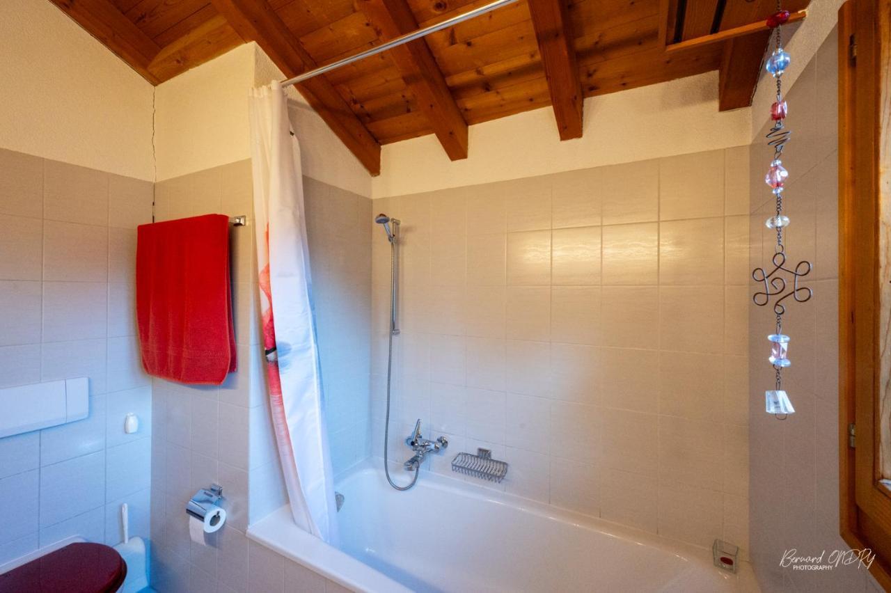 Zimmer Mit Eigenem Badezimmer Nafels Bagian luar foto